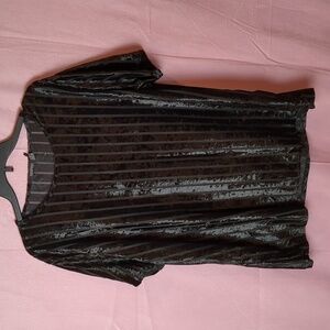 Boohoo Plus Velvet Stripe Short Sleeve Boxy Tee in Black size 18